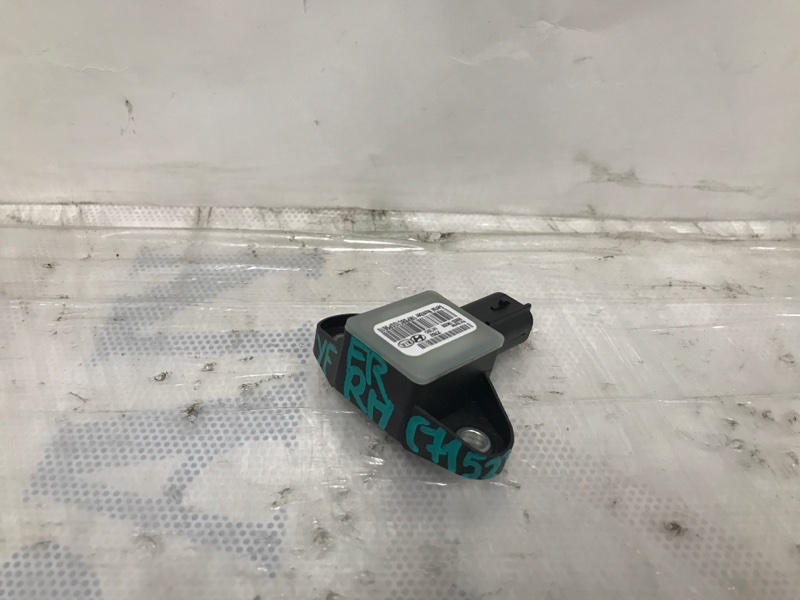 Датчик удара передний правый HYUNDAI SONATA YF 10-14 2013 Седан 2.4 95920-1M200 Б/У