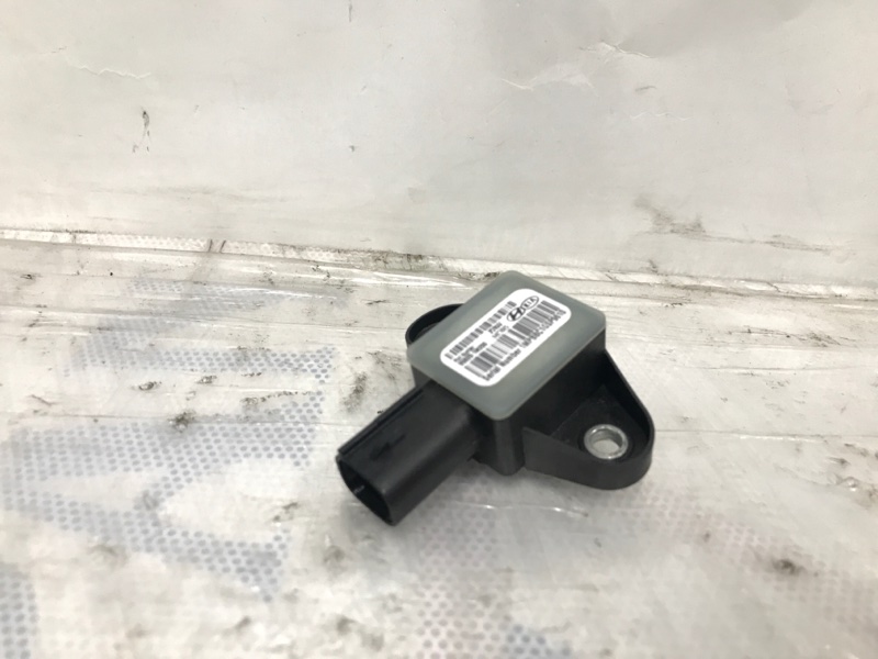 Датчик удара передний правый SONATA YF 10-14 2013 Седан 2.4