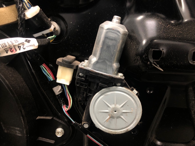 Стеклоподъемник передний правый G25/G35/G37/Q40 06-14 2007 Седан 3.5 VQ35HR