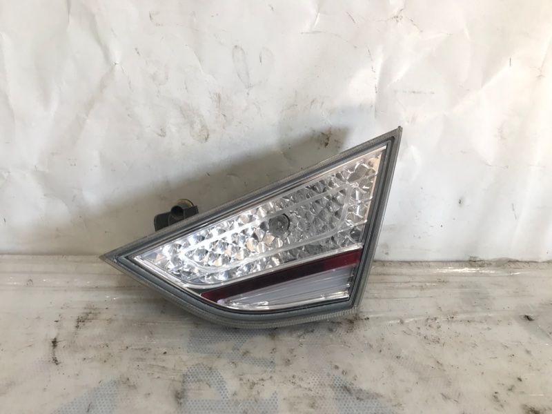 Запчасть фонарь внутренний задний правый HYUNDAI SONATA YF 10-14 2013 Седан 2.4 92404-4R000 Б/У Фонарь внутренний задний правый HYUNDAI SONATA YF 10-14 2013 Седан 2.4 92404-4R000 Б/У