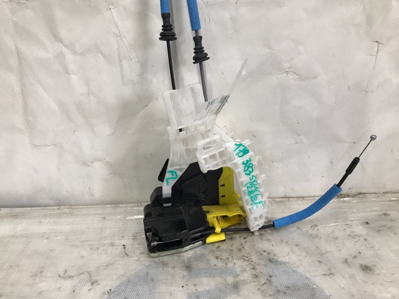 Запчасть замок двери передний левый HYUNDAI SONATA LF 2014- 2017 Седан 2.4 81310-C1000 Б/У Замок двери передний левый HYUNDAI SONATA LF 2014- 2017 Седан 2.4 81310-C1000 Б/У