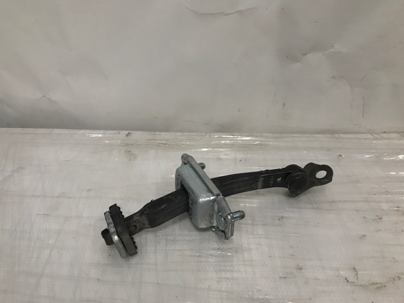 Ограничитель двери передний правый KIA OPTIMA TF 11-16 2014 Седан 2.4 79390-2T000 Б/У