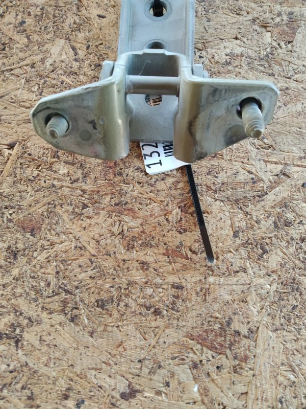 Петля двери верхняя передняя правая MITSUBISHI GALANT 03-12