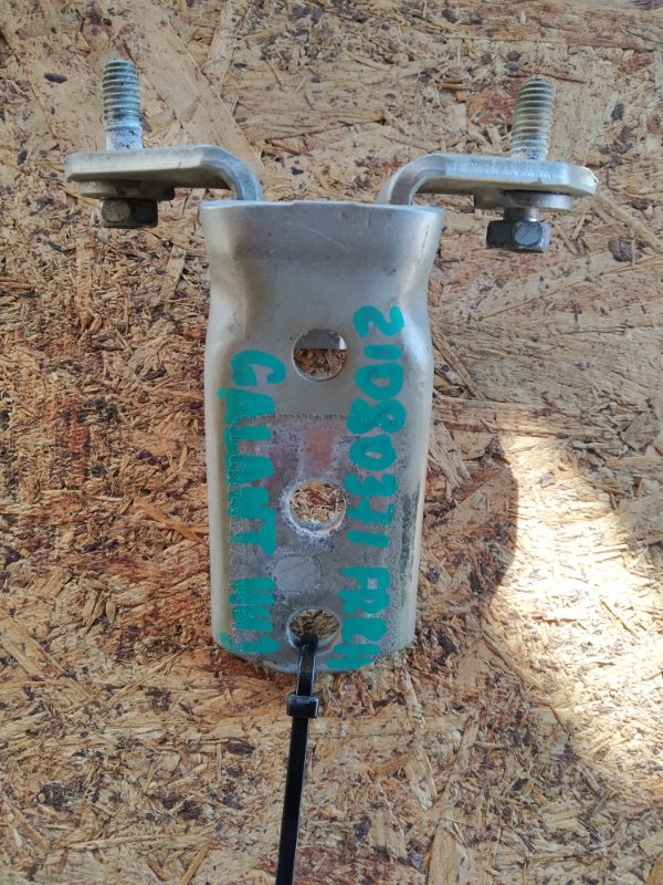 Петля двери нижняя передняя правая GALANT 03-12