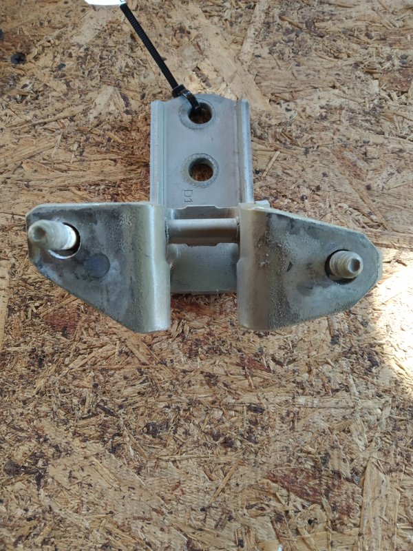 Петля двери нижняя передняя правая MITSUBISHI GALANT 03-12