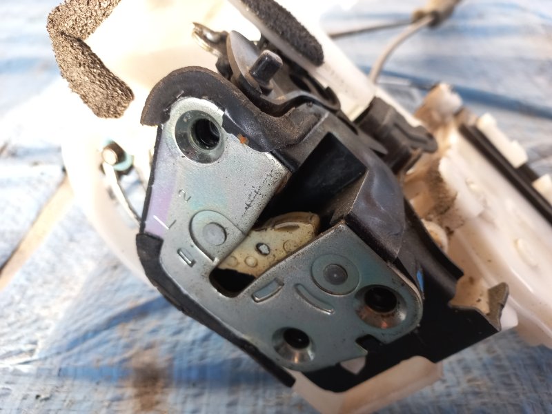 Замок двери задний левый MAZDA CX-9 06-16 Внедорожник 3.7