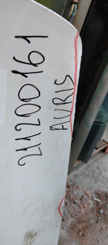 Дверь передняя правая AURIS 06-12