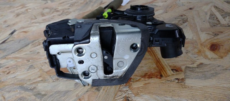 Замок двери передний правый TOYOTA CAMRY 40 06-11