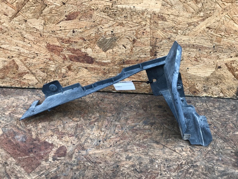 Дефлектор радиатора передний левый CX-7 06-12 Внедорожник Дефлектор радиатора передний левый CX-7 06-12 Внедорожник