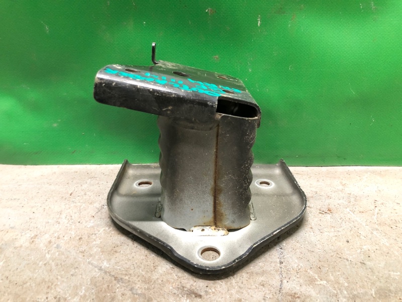 Кронштейн усилителя заднего бампера задний правый MITSUBISHI OUTLANDER GF 12- Внедорожник 2.4