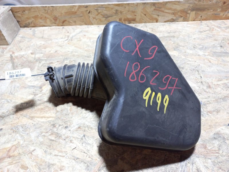 Запчасть патрубок воздушного фильтра MAZDA CX-9 06-16 2008 Внедорожник 3.7 CY01-13-220A Б/У Патрубок воздушного фильтра MAZDA CX-9 06-16 2008 Внедорожник 3.7 CY01-13-220A Б/У