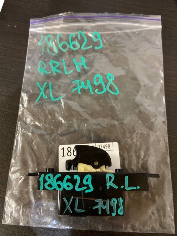 Кнопка стеклоподъемника задняя левая OUTLANDER XL 05-13 2007 Внедорожник 3.0 6B31 Кнопка стеклоподъемника задняя левая OUTLANDER XL 05-13 2007 Внедорожник 3.0 6B31