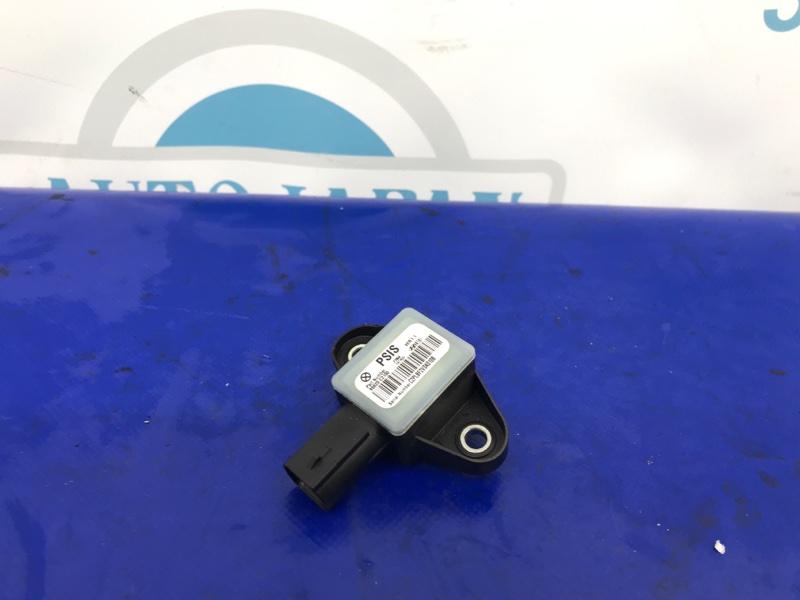 Запчасть датчик удара передний левый HYUNDAI SONATA LF 2014- 2017 Седан 2.4 95920-C2100 Б/У Датчик удара передний левый HYUNDAI SONATA LF 2014- 2017 Седан 2.4 95920-C2100 Б/У