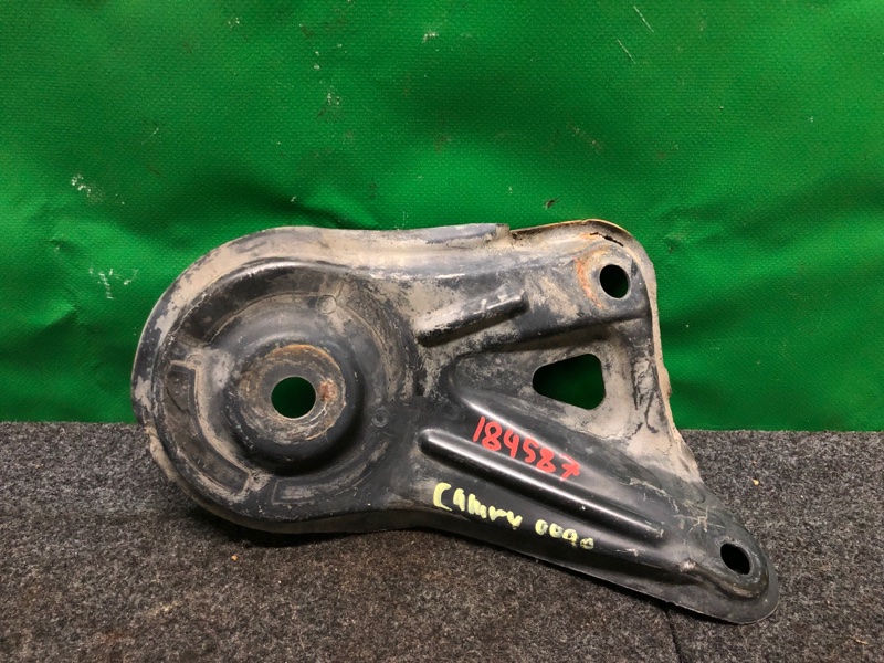 Крепление балки подвески заднее левое TOYOTA CAMRY 40 06-11 2008 ACV40 2.4 2AZFE 51024-07010 Б/У