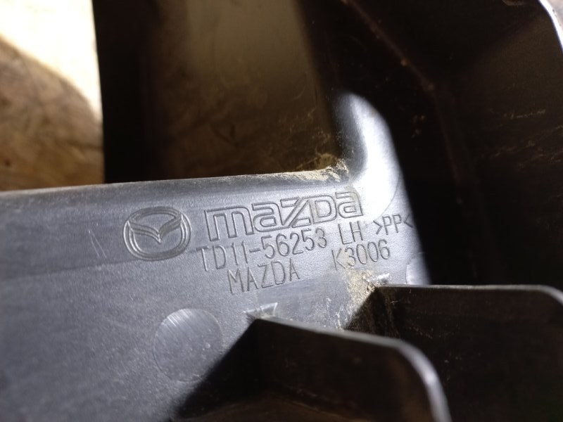 Дефлектор радиатора левый CX-9 06-16 2008 Внедорожник 3.7 Дефлектор радиатора левый CX-9 06-16 2008 Внедорожник 3.7