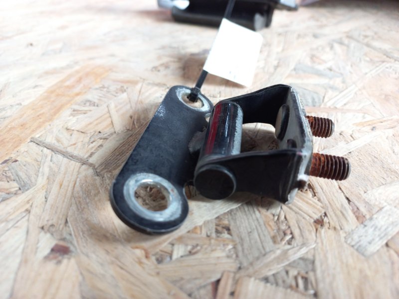 Петля крышки багажника задняя правая TOYOTA HIGHLANDER 01-07 Внедорожник