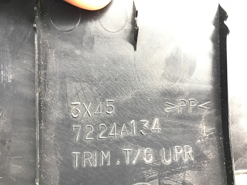 Обшивка крышки багажника задняя MITSUBISHI ASX / OUTLANDER SPORT 10-21