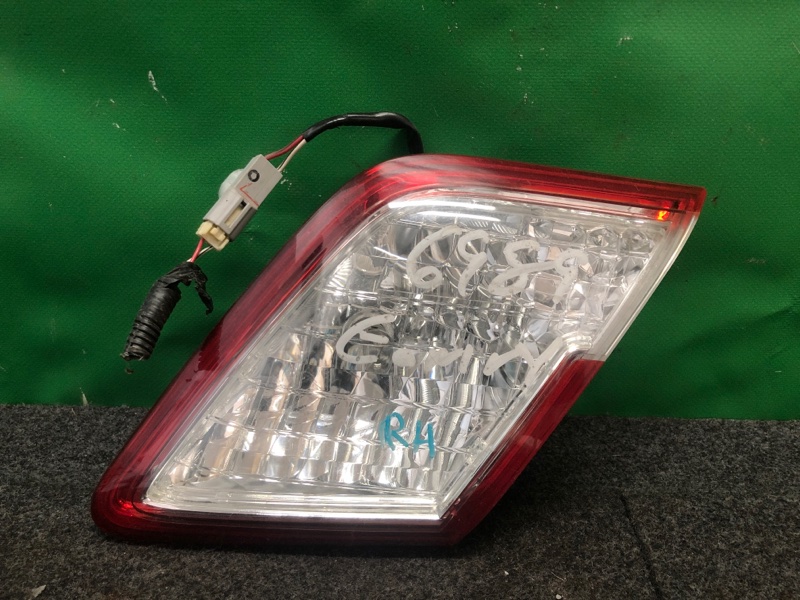 Запчасть фонарь внутренний задний правый TOYOTA CAMRY 40 06-11 2007 AHV40 2.4 2AZFXE 81581-33140 Б/У Фонарь внутренний задний правый TOYOTA CAMRY 40 06-11 2007 AHV40 2.4 2AZFXE 81581-33140 Б/У