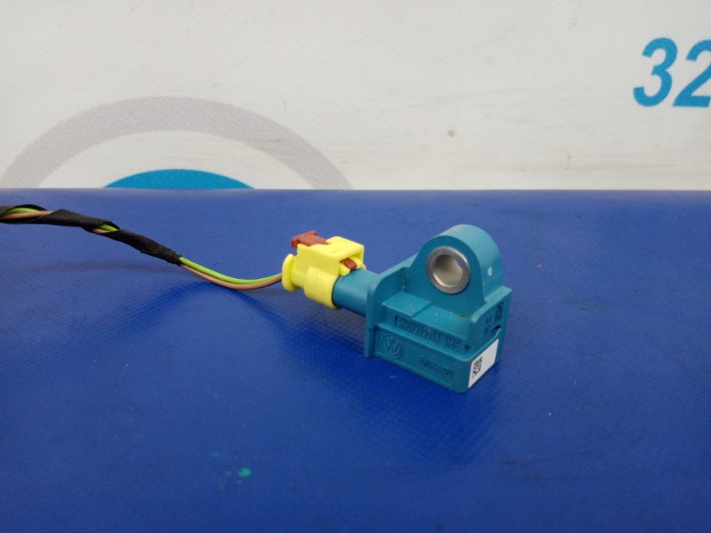 Датчик удара задний правый VOLKSWAGEN PASSAT B7 11-15 Седан 5K0 959 351 A Б/У