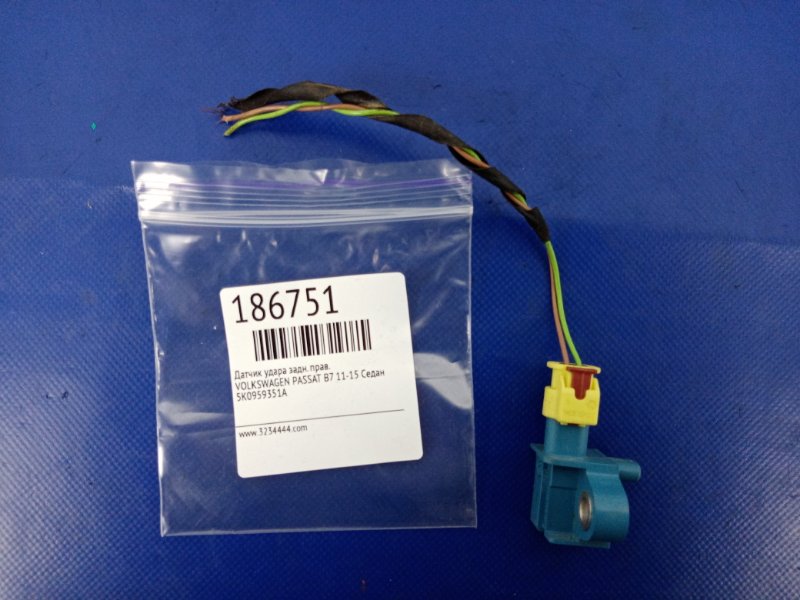 Датчик удара задний правый VOLKSWAGEN PASSAT B7 11-15 Седан