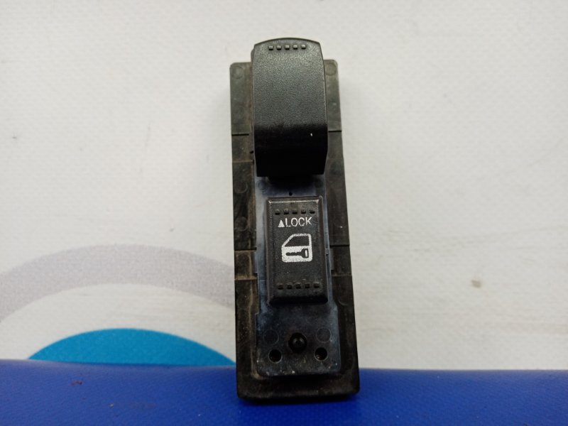 Кнопка стеклоподъемника передняя правая SUZUKI SX4 06-13 2008 Седан 2.0 J20A 37995-64J00 Б/У