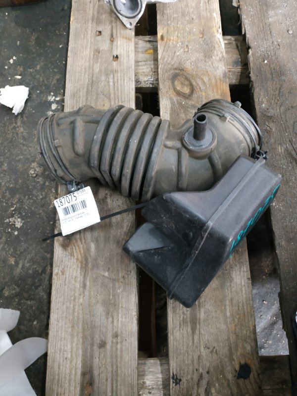 Патрубок воздушного фильтра KIA SOUL AM 08-13 2012 Хетчбек 2.0 28138-2K800 Б/У