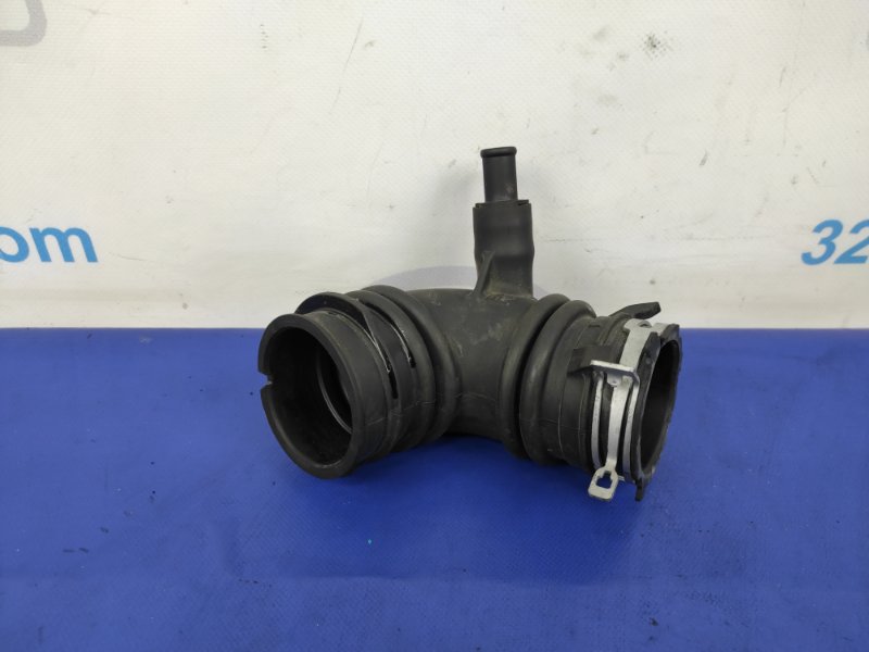 Запчасть патрубок воздушного фильтра TOYOTA COROLLA 12-19 E180 1NR-FE 17881-47060 Б/У Патрубок воздушного фильтра TOYOTA COROLLA 12-19 E180 1NR-FE 17881-47060 Б/У