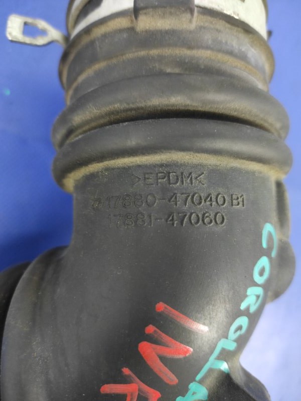Патрубок воздушного фильтра TOYOTA COROLLA 12-19 E180 1NR-FE Патрубок воздушного фильтра TOYOTA COROLLA 12-19 E180 1NR-FE