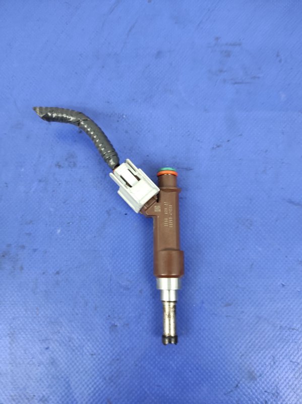 Запчасть форсунка топливная TOYOTA COROLLA 12-19 E180 1NR-FE 23209-49226 Б/У Форсунка топливная TOYOTA COROLLA 12-19 E180 1NR-FE 23209-49226 Б/У