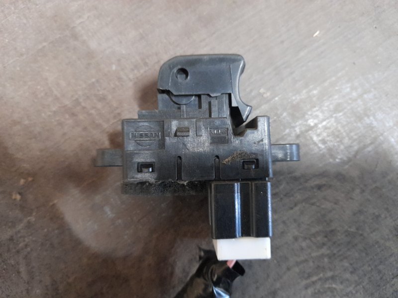 Кнопка стеклоподъемника задняя левая INFINITI FX/QX70 S51 08-17 2009 S51 3.5 VQ35HR 25411-JK00A Б/У
