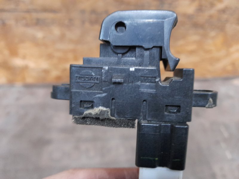 Кнопка стеклоподъемника задняя правая INFINITI FX/QX70 S51 08-17 2009 S51 3.5 VQ35HR 25411-JK00A Б/У