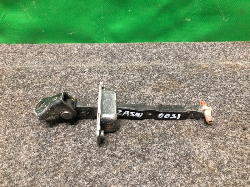 Ограничитель двери передний левый SUZUKI KIZASHI 09-14 2013 RE91 J24B 81810-57L01 Б/У