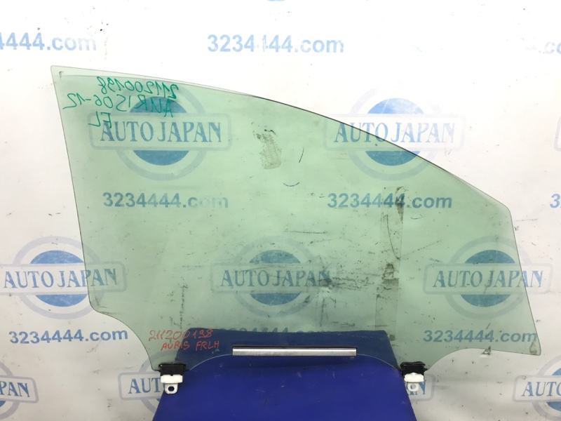 Стекло двери переднее левое AURIS 06-12