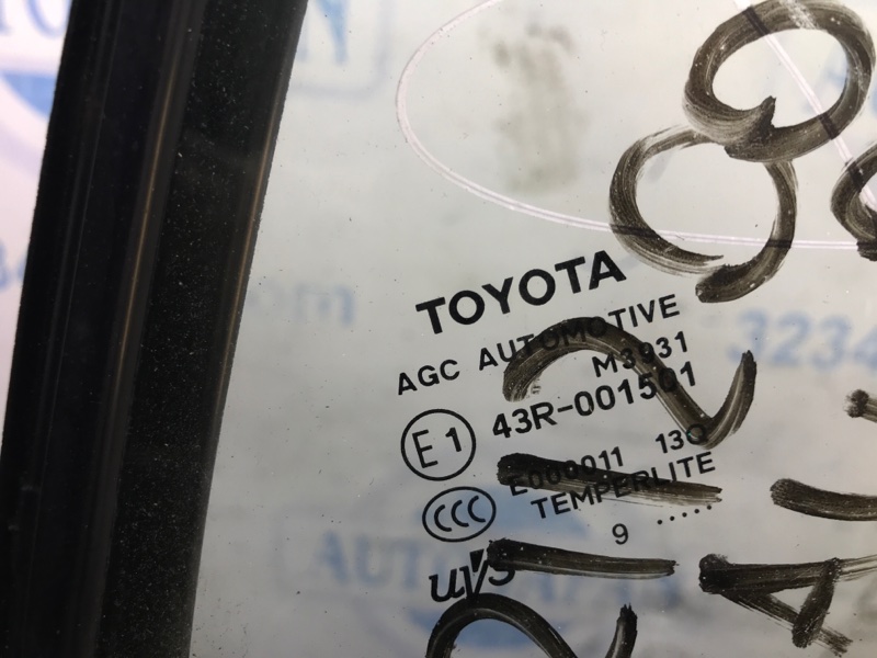Стекло двери глухое заднее правое TOYOTA AURIS 06-12 Стекло двери глухое заднее правое TOYOTA AURIS 06-12
