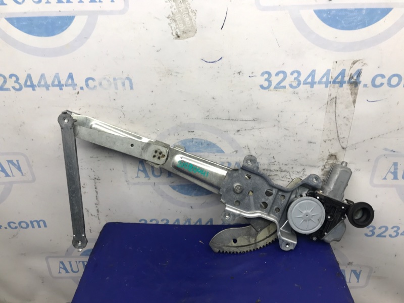 Стеклоподъемник передний левый SUZUKI KIZASHI 09-14 83402-57L01 Б/У