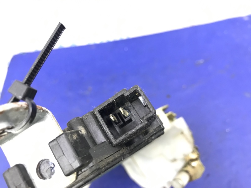 Замок двери задний правый TRIBECA B9 05-07