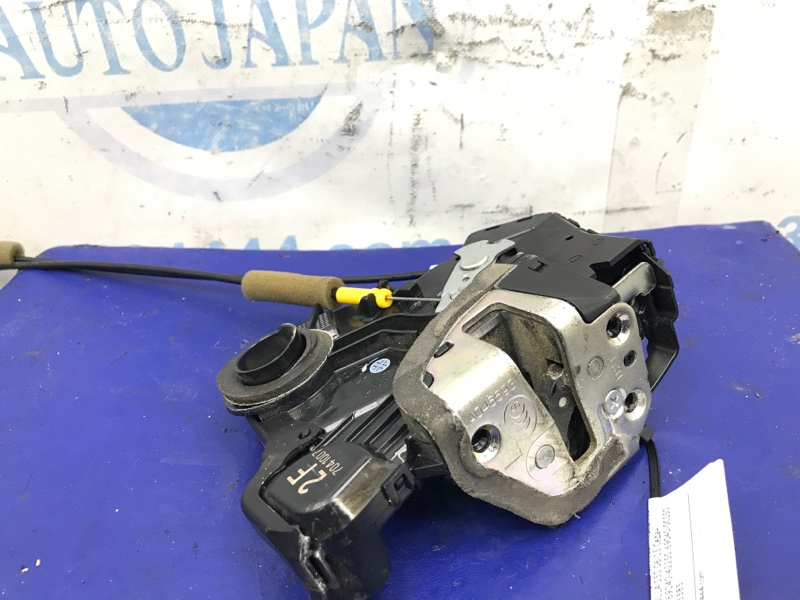 Замок двери передний левый TOYOTA COROLLA 150 06-13 Седан