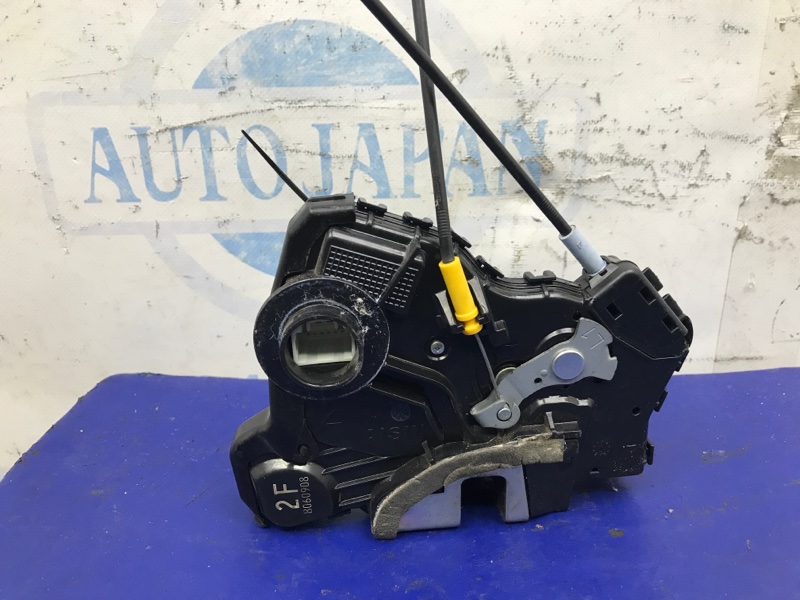 Замок двери передний левый AURIS 06-12