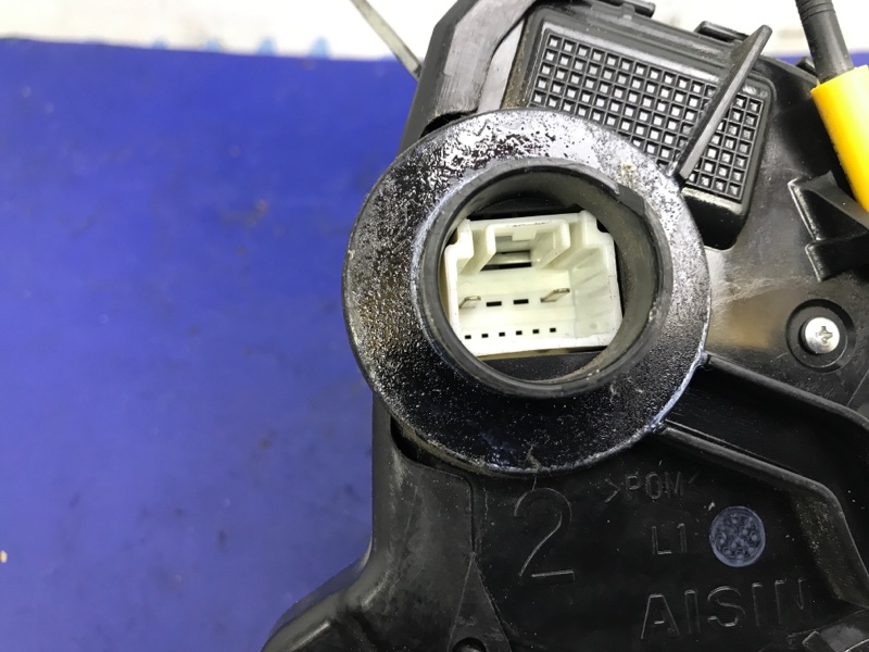 Замок двери передний левый AURIS 06-12