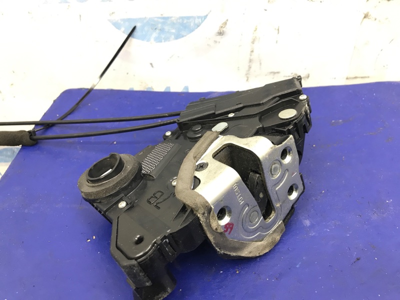 Замок двери передний левый TOYOTA PRIUS - 30 09-17 Замок двери передний левый TOYOTA PRIUS - 30 09-17