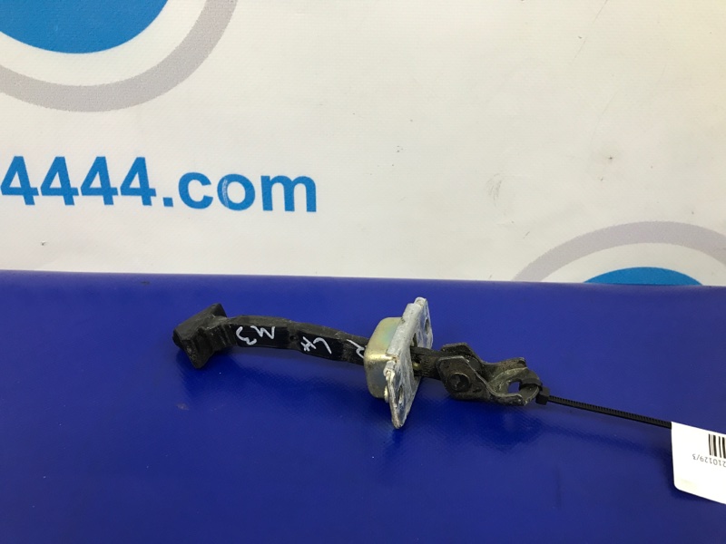Запчасть ограничитель двери задний левый MAZDA 3 BK 03-08 BP4K-72-270E Б/У Ограничитель двери задний левый MAZDA 3 BK 03-08 BP4K-72-270E Б/У