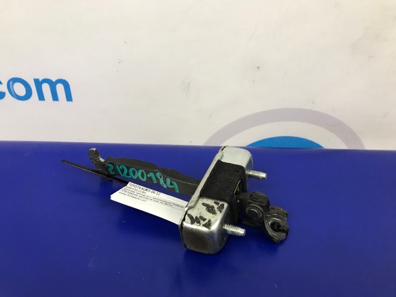 Ограничитель двери задний правый TOYOTA AURIS 06-12 68610-12190 Б/У