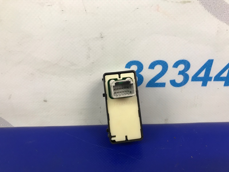 Кнопка стеклоподъемника задняя левая GS 12- 2015 Седан 8ARFTS 2.0TURBO