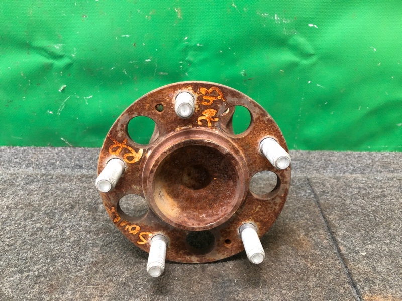 Запчасть ступица задняя правая KIA SOUL PS 13-19 2014 PS 2.0 52750-B2050 Б/У Ступица задняя правая KIA SOUL PS 13-19 2014 PS 2.0 52750-B2050 Б/У