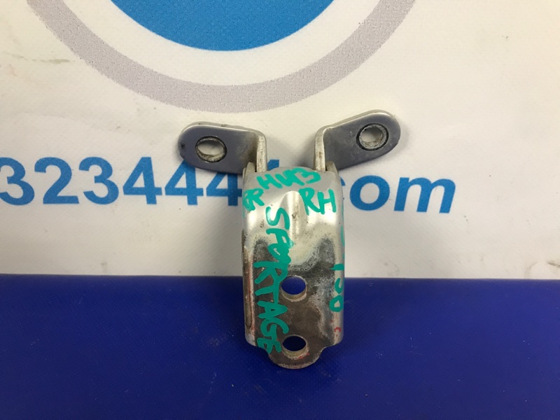 Запчасть петля двери нижняя задняя правая KIA SPORTAGE KM 04-10 Б/У Петля двери нижняя задняя правая KIA SPORTAGE KM 04-10 Б/У