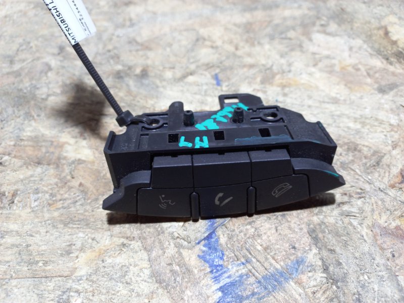 Кнопки на руль левые MITSUBISHI LANCER X 10 07-15 2010 Седан 2.0 4B11 8750A021 Б/У