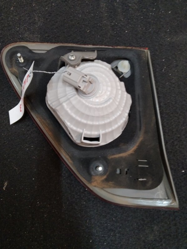 Фонарь внутренний задний правый TOYOTA COROLLA 150 06-13