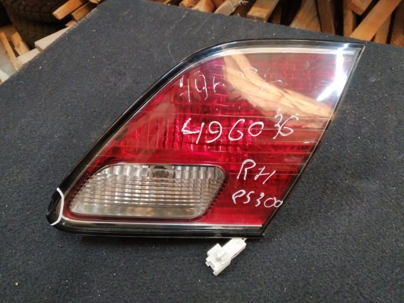 Фонарь внутренний задний правый LEXUS ES300 ES330 01-06 81671-33170 Б/У