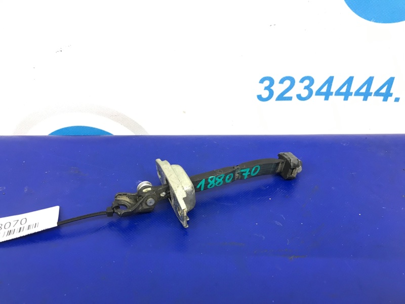 Запчасть ограничитель двери задний левый LEXUS ES350 06-12 68640-33080 Б/У Ограничитель двери задний левый LEXUS ES350 06-12 68640-33080 Б/У