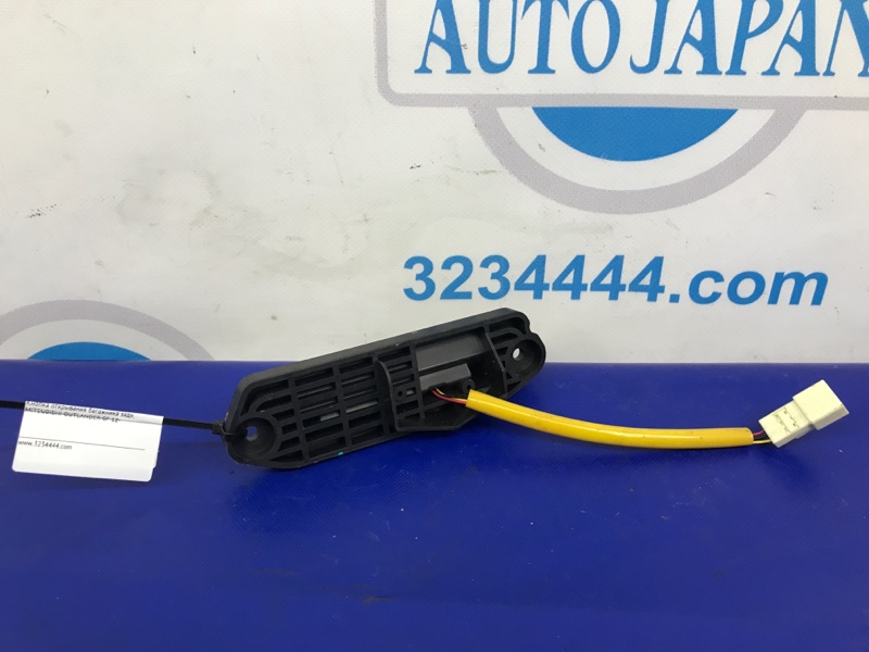 Кнопка открывания багажника наружная задняя OUTLANDER GF 12-